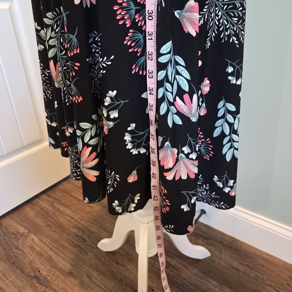 LuLaRoe Nichole Dress 2XL Black Floral Sleeveless Swing Dress Pockets - Picture 6 of 10